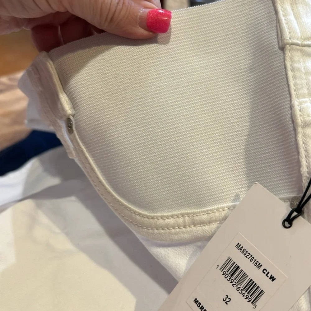 NWT 7 For All Mankind white jean size 32. - Picture 6 of 6